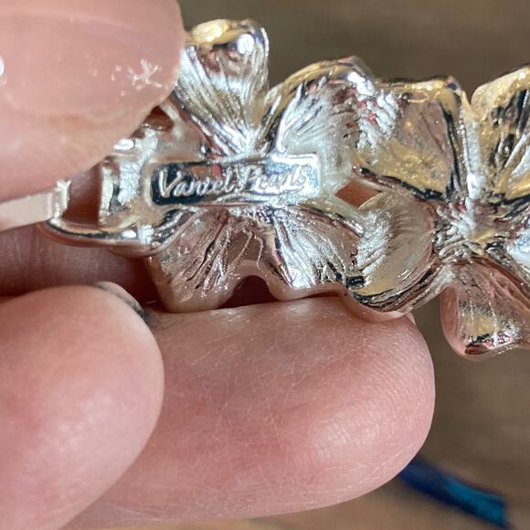 0047 Vantel Pearls Wildflower Hinged Bracelet w/Enamel Flowers & Real Pearls EUC - Picture 4 of 6